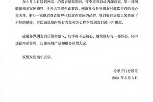 ?库里休闲装+灰色小帽入场 球员通道经典歪头